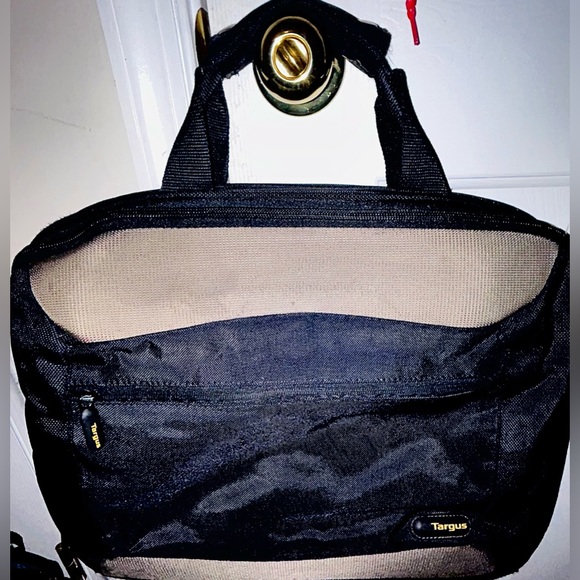 Black Targus Laptop multiple functions case! - Picture 6 of 17